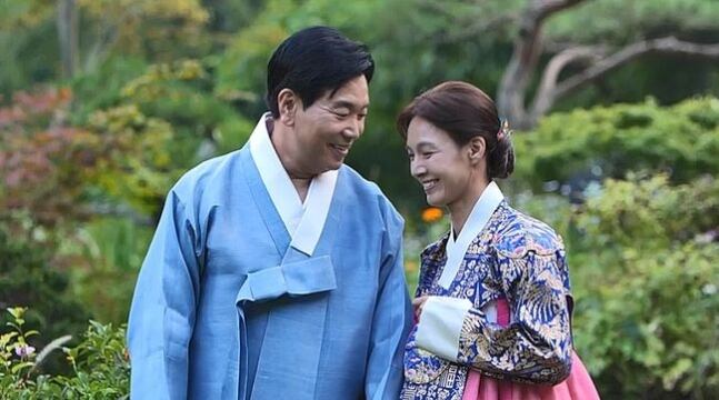 폰테크 달인 62세 김일우♥55세 박선영, ♥300일 기념 촬영..결혼만 남았다 “고마워” (‘신랑수업’)