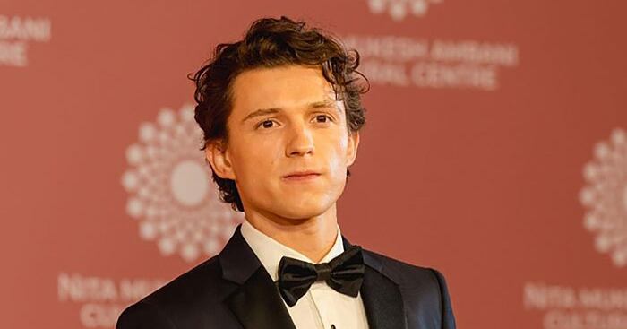 촬영장 운반되는 톰 홀랜드