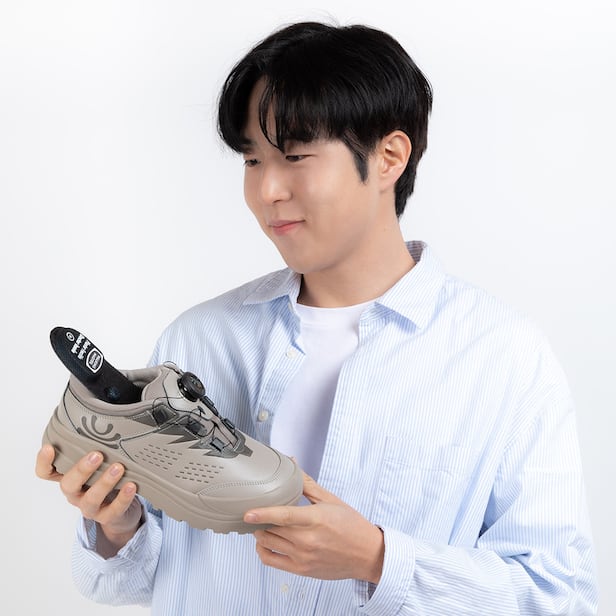 평소 신던 신발에 안창을 빼고 넣거나, 닥터깔창을 넣어 사용해도 된다. /워킹마스터