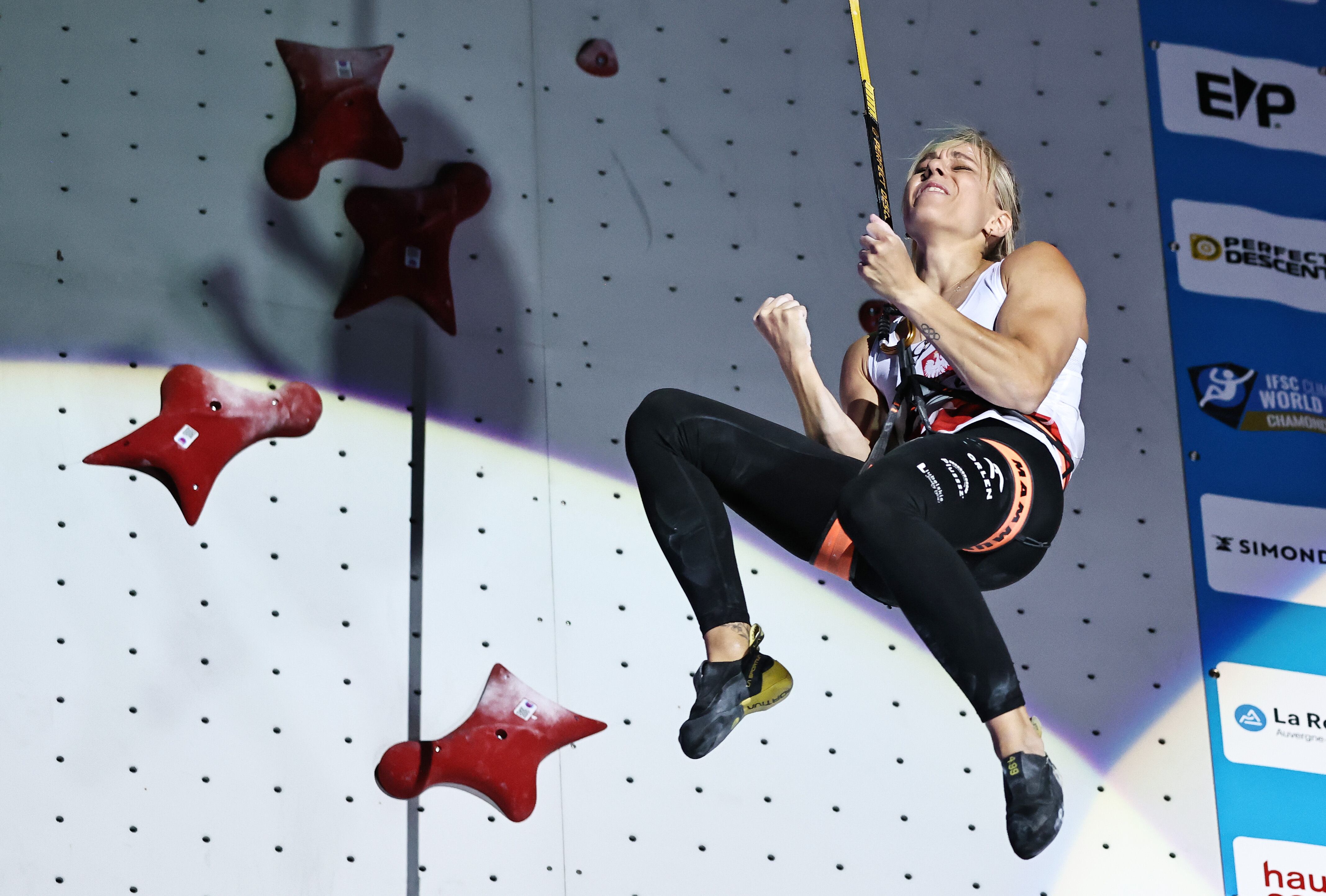스포츠클라이밍 여자 스피드 최강자 미로슬라프, 서울 세계선수권에서 세계新으로 금메달 – 폰테크 달인
