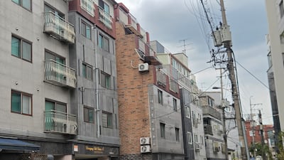 “광복절 태극기는 SNS로”…청년 자취방서 사라진 태극기