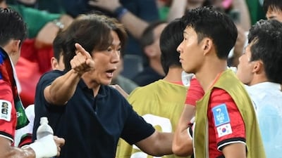 25일(한국시각) 멕시코 몬테레이 인근 과달루페의 에스타디오 몬테레이에서 열린 2026 북중미 월드컵 대한민국과 남아공의 경기. 하이드레이션 브레이크때 홍명보 감독이 손흥민에 이야기를 하고 있다. 과달루페(멕시코)=허상욱 기자wook@sportschosun.com/2026.06.25/