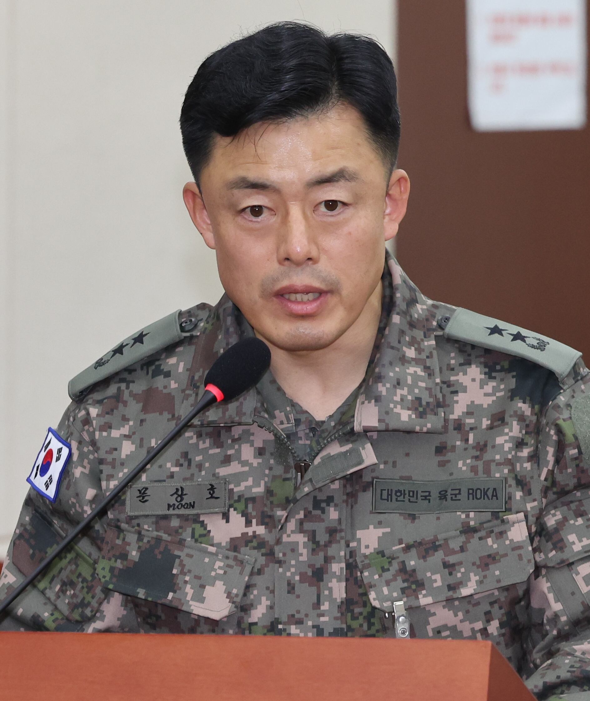 문상호 국군정보사령관(육군 소장)이 지난 10일 오전 국회 국방위원회 전체회의에서 선거관리위원회 병력 파견 경위에 대한 질의에 답하고 있다. /연합뉴스