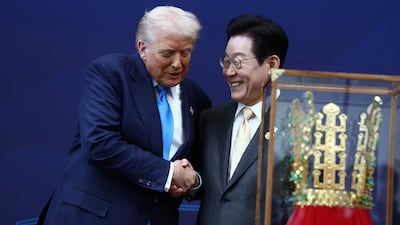 전문가 “트럼프, 한국서 받은 ‘신라 금관’에 진심으로 흥분한 듯”