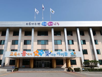충북 초등학교서 여학생 발길질에 머리채 잡힌 담임교사