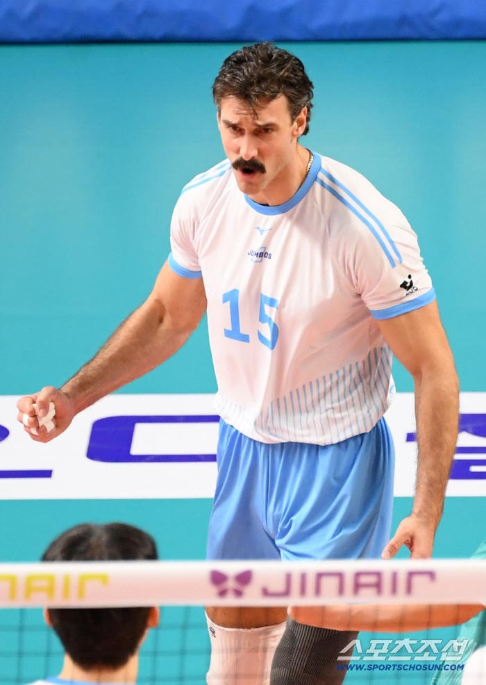 28일 장충체육관에서 열린 V리그 우리카드와 대한항공의 경기. 대한항공 러셀이 득점 후 환호하고 있다. 장충=박재만 기자 pjm@sportschosun.com/2025.12.28/