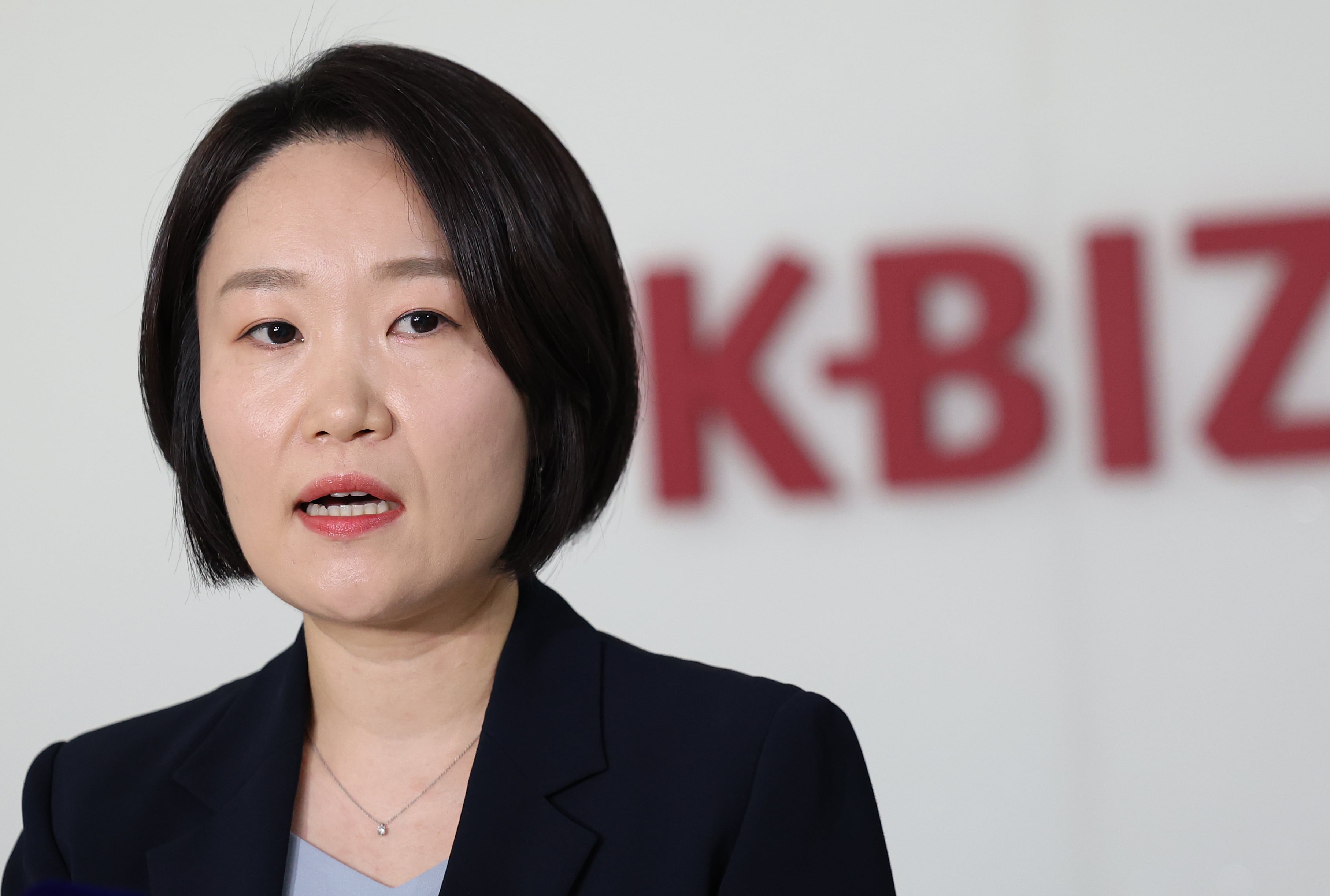 최수진 “이소영, 홍제동 아파트 갭투자”…이소영 측 “4년 실거주했다” Thumbnail