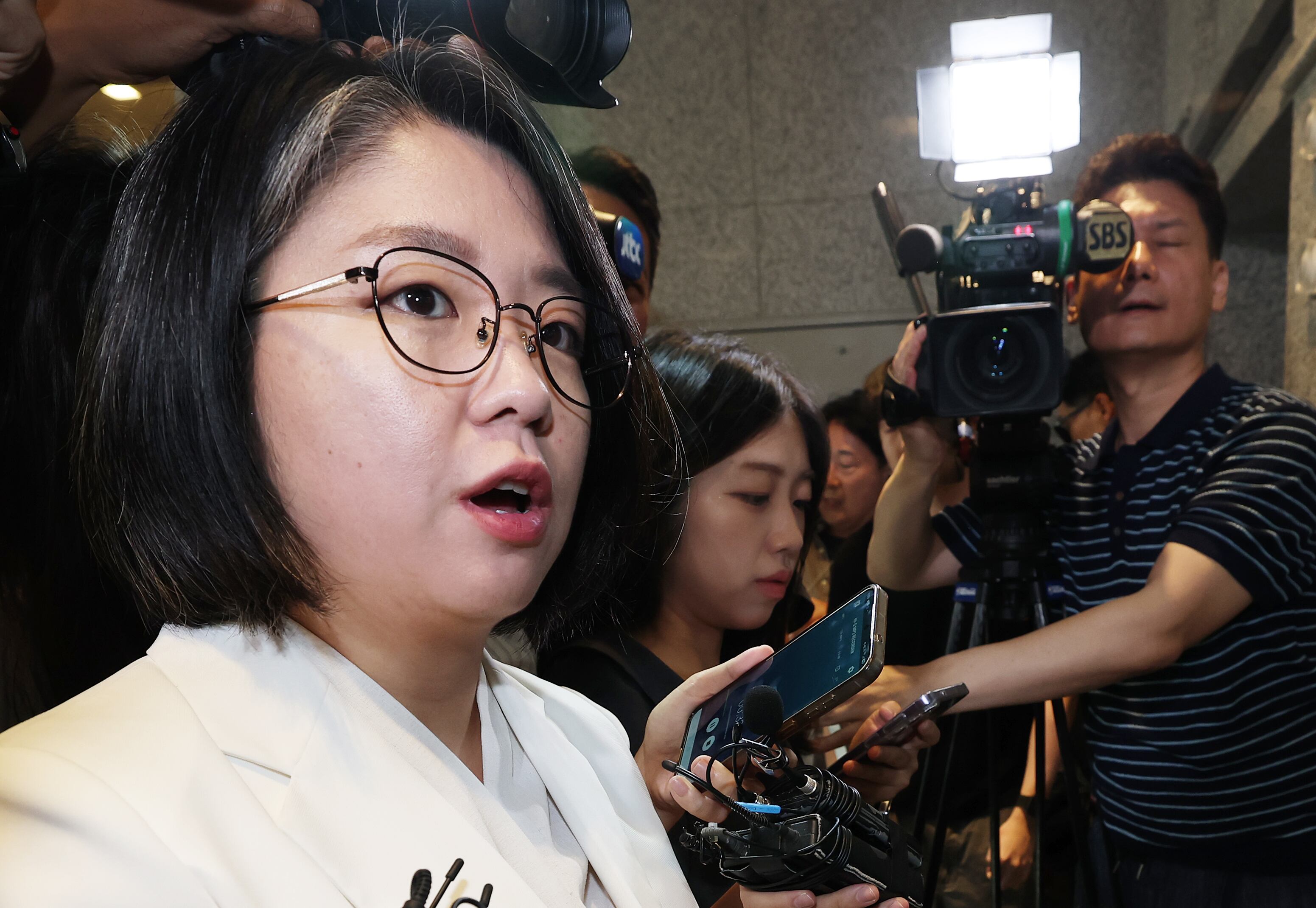 용혜인 성평등가족부 장관 후보자가 4일 오전 서울 서대문구 한국청소년활동진흥원에 마련된 인사청문회 준비 사무실로 출근하고 있다. /뉴스1