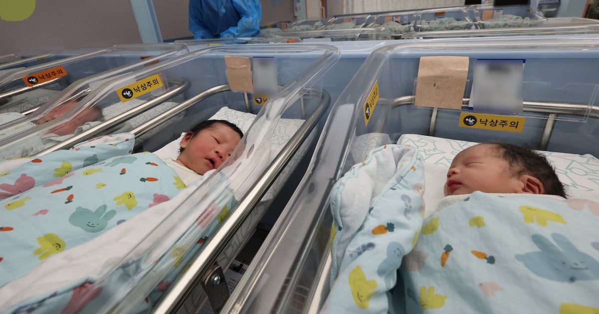 육아휴직자 어린이보험 15 할인… 보험료·대출이자 납입 유예 썸네일