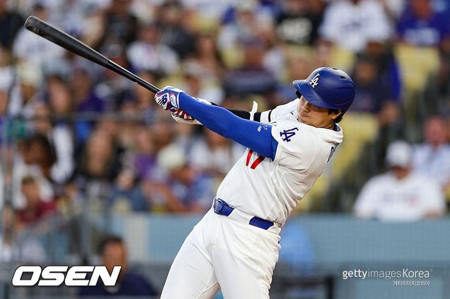 '매일 봐도 감탄뿐' 로버츠도 인정할 수밖에 없는 독보적인 존재…亞 최초 MLB 300홈런 역사 쓴 오타니