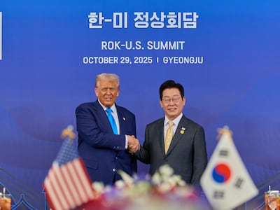 이재명 대통령과 도널드 트럼프 미국 대통령이 지난해 10월 경북 경주박물관에서 열린 한미 정상회담에 앞서 악수하고 있다. (대통령실 제공. 재판매 및 DB 금지) 2025.10.29/뉴스1 ⓒ News1 허경 기자