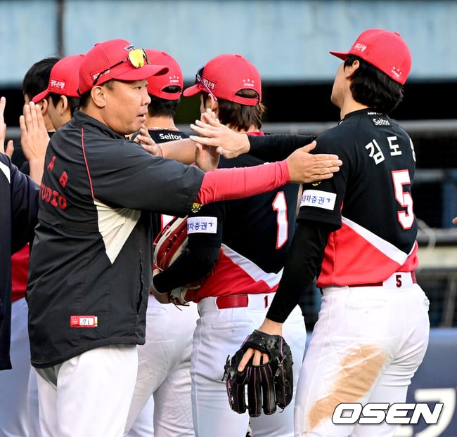 2016 와카 10년 만에 두근두근 가을대결 성사...LG 승리 예상한 이범호 "재미있는 경기 하겠다"