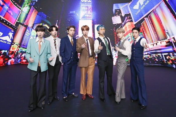방탄소년단, 세계에서 가장 영향력 큰 소년들 됐다 ... 조나스 브라더스 “웰컴 투 클럽”