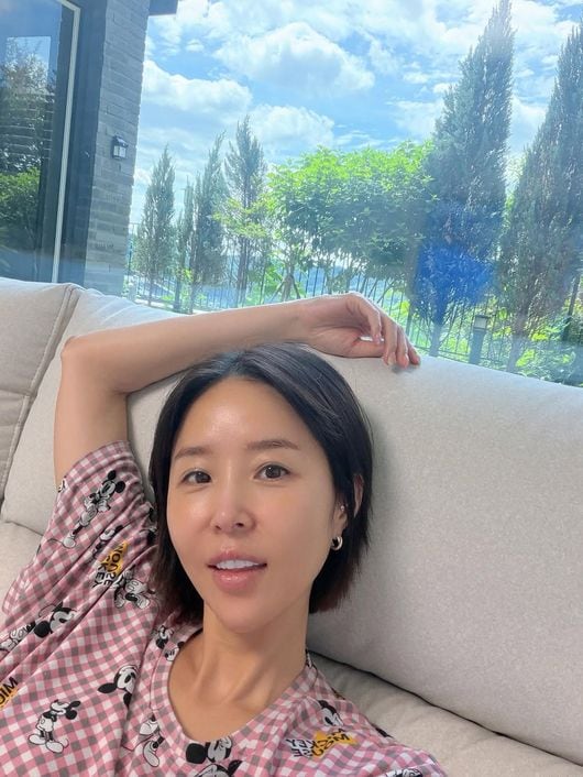 '문원♥' 신지, CCTV 11대 설치 신혼집…모처럼 휴가 "낮잠 자는 쿠키 더 좋고"