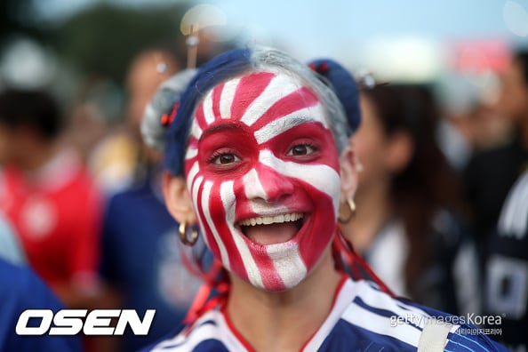 ‘개념없는 일본팬들’ 경기장에서 또 욱일기 응원, 축구협회 차원에서 FIFA에 강력 항의해야