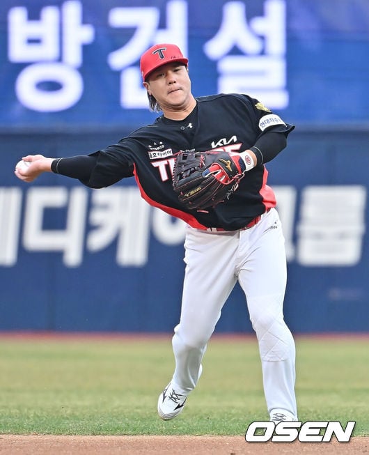 '4연패' KIA 최악의 경기 경신? 실책-실책-실책…"상징적 선수" 최다안타 역사 칼교체의 의미 잊었나