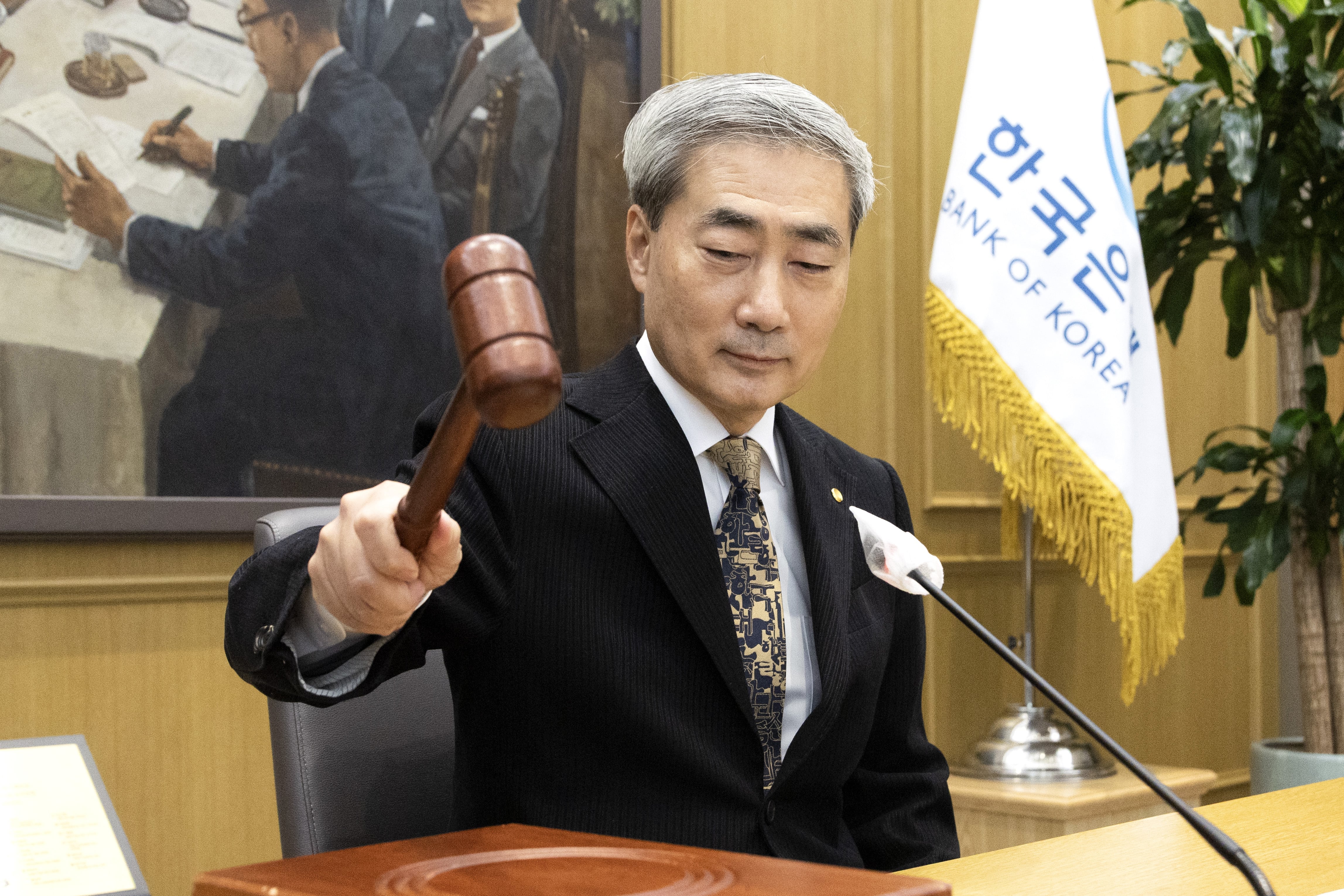 신현송 “10월 금리 유지는 호미질의 결실”... 추가 인상 가능성 남겨둬