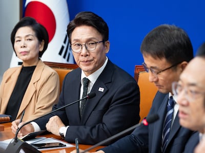 김민석 더불어민주당 대표가 최고위원회의에서 박선원 최고위원의 발언을 지켜보고 있다./뉴스1