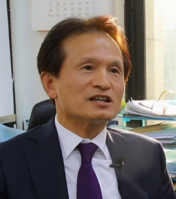 "이젠 닥공" 청와대 실장이 무전술 참패 월드컵 감독과 겹쳐 보이는 이유