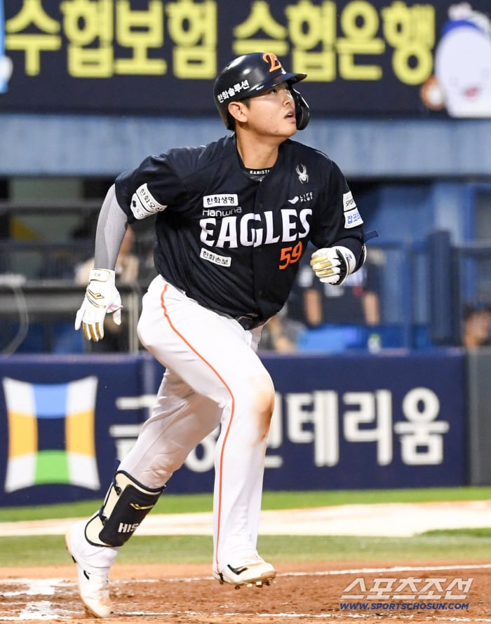 '바뀐 투수 초구를 노려라' 밀어쳐 데뷔 첫 잠실 홈런포...거포 포수 허인서, 패배 속 빛난 존재감