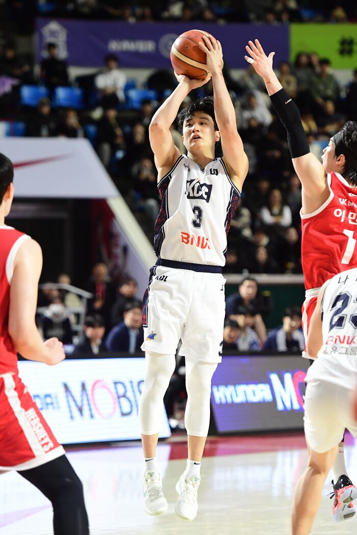 2일 SK전에서 한 경기 51득점을 기록할 당시 KCC 허웅, 사진제공=KBL
