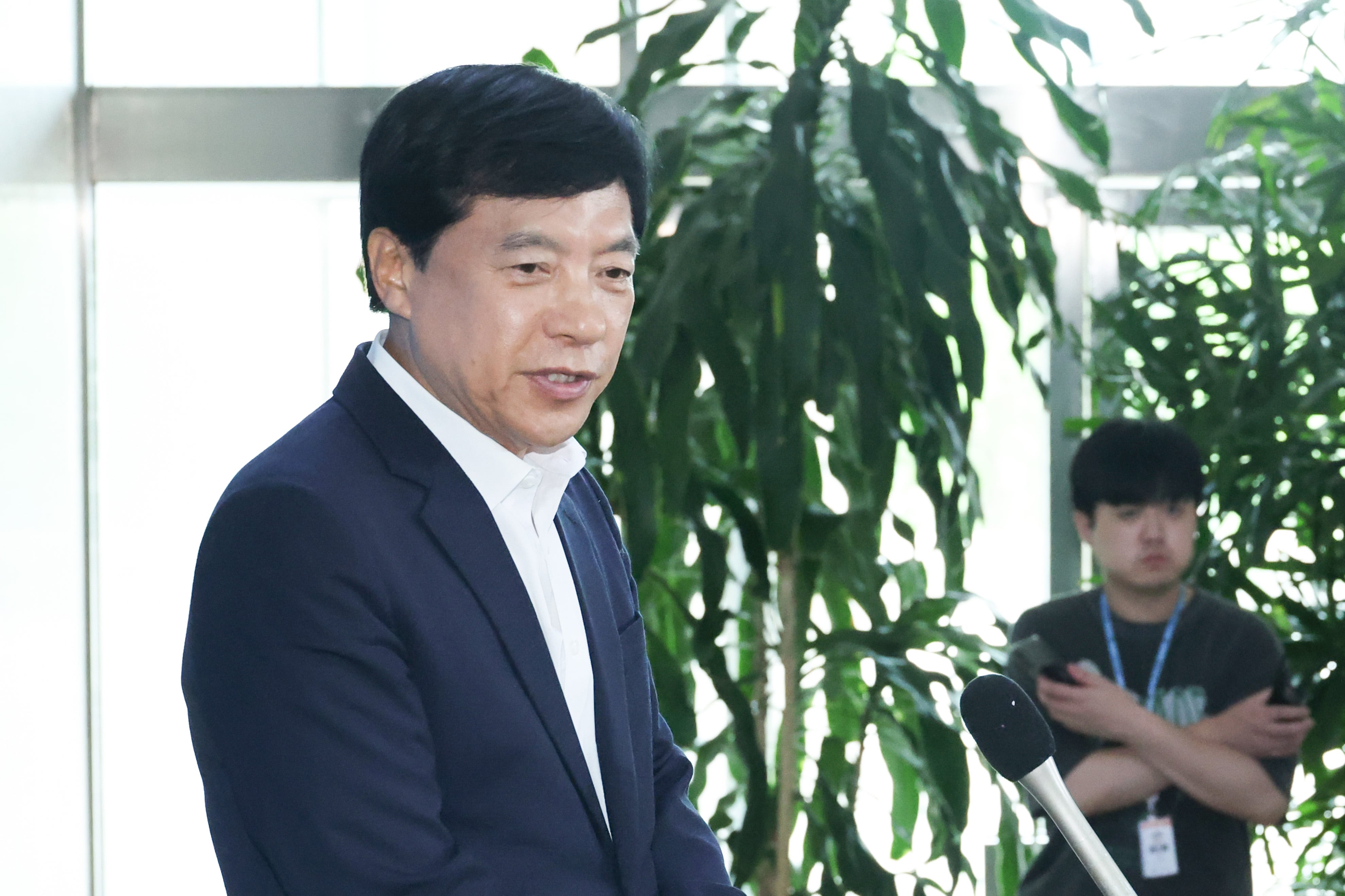 與, 선호투표제 도입 결정…‘친청’ 이성윤 “용납 못해”, ‘친명’ 강득구 “소가 웃을 일”