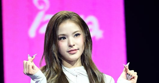이즈나, 8일 블루스퀘어에서 미니 3집 쇼케이스 진행