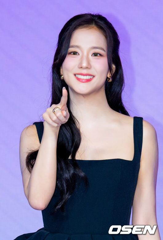 Belgian Designer Accuses BLACKPINK's Jisoo of Withholding Expensive Clothing for Six Months