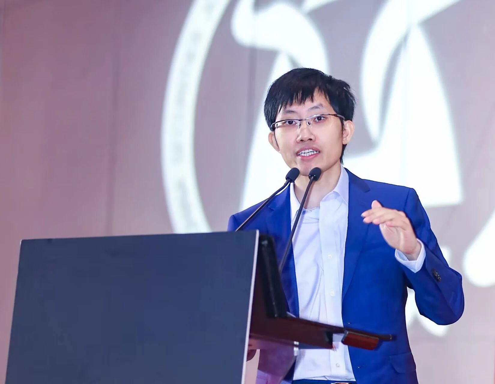 딥시크 창업자 “미중 AI 격차는 GPU뿐… 中 AI칩에 역사적 기회”