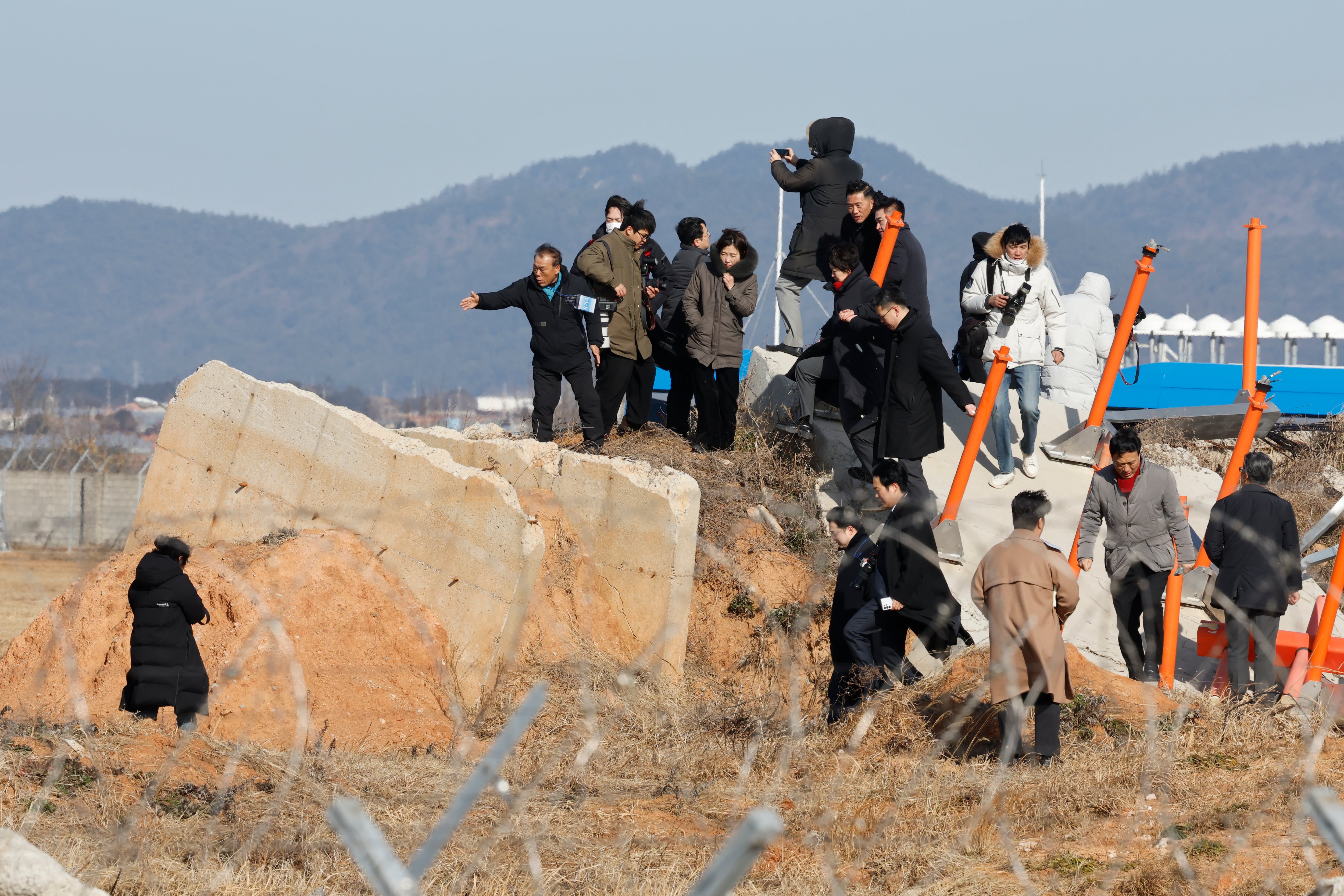 인천탐정사무소 서울탐정사무소 – 무안 콘크리트 둔덕, “공항공사가 재활용 지시”