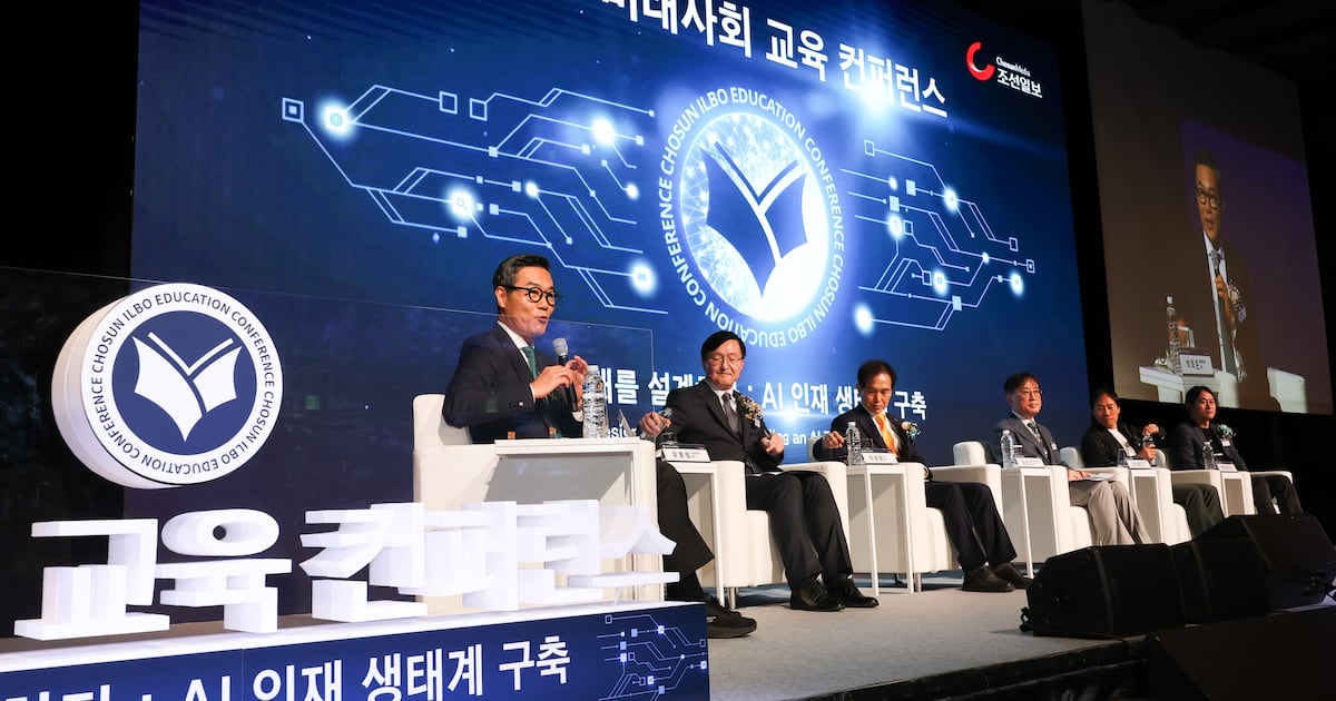 "주입식 교육 끝... AI가 못하는 '비정상 사고' 인재 키워야" - 뉴스 썸네일 이미지