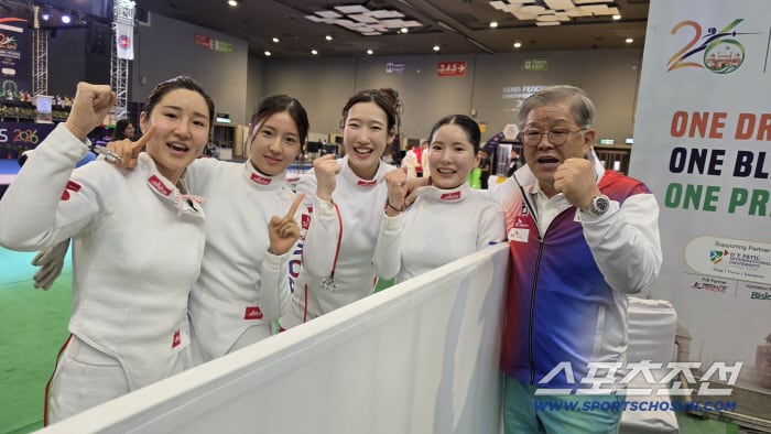 "내 사비로라도 칼 사줄게,우리선수들 지원 차질 없도록" 亞선수권 전원 메달 이끈 '펜싱 키다리 아저씨' 최신원 회장의 진심