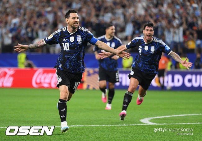'역사상 최초 WC 7경기 연속골' 메시, 이번엔 프리킥으로 '쾅'...아르헨, 요르단 3-1 격파→3경기 전승으로 32강