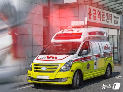 경북 경산 국도서 승용차가 가드레일 추돌 후 추락, 4명 사상