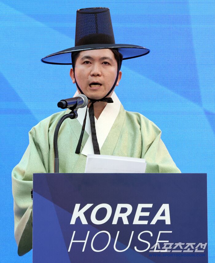 6일 이탈리아 밀라노 빌라 네키 캄필리오(Villa Necchi Campiglio)에서 코리아하우스 개관식이 열렸다. 인사말을 하고 있는 대한체육회 유승민 회장. 밀라노(이탈리아)=송정헌 기자songs@sportschosun.com/2026.02.06/