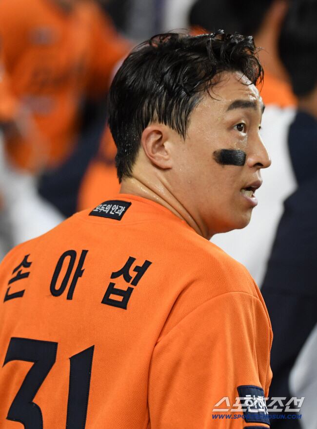 14일 대전 한화생명볼파크에서 열린 한화 이글스와 키움 히어로즈의 경기. 한화 손아섭이 득점 후 숨을 고르고 있다. 대전=박재만 기자 pjm@sportschosun.com/2025.09.14/