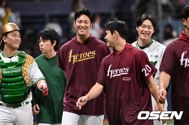 1위 LG가 최하위 키움에 발목 잡혔다...ML 스카우트 앞에서 156km 11K 무실점 "안우진 에이스답게 훌륭한 피칭을 했다"
