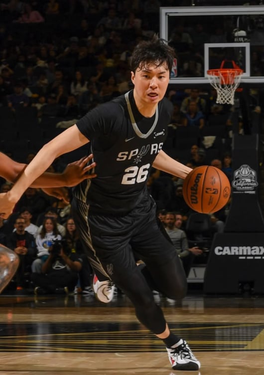 ‘NBA 2순위' 피터슨보다 빛난 이현중 “대단한 선수 피터슨과 대결해 영광이다!”