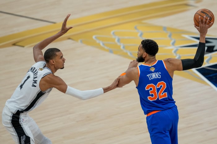 sur Le Roster. | Victor Wembanyama, une saison presque parfaite Karl Anthony Towns' 3-point shooting, defense limit Wembanyama, aid Knicks' NBA Finals wins