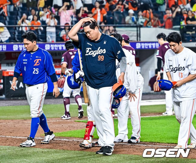 '이럴 수가' LG 킬러가 이렇게 무너지다니...1회 홈런 2방 맞고 2이닝 강판...류현진, 1년 만에 최소 이닝