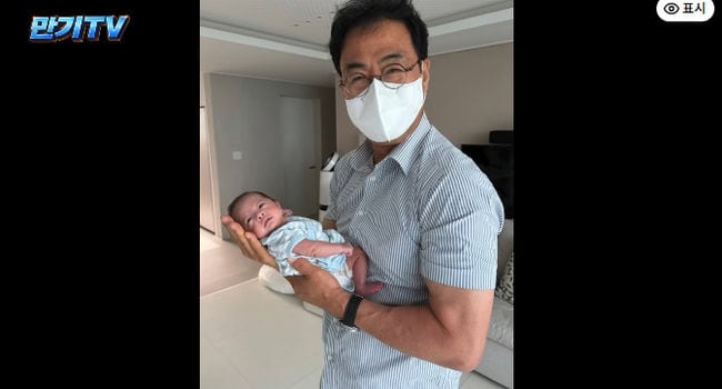 할아버지 된 이만기, '세쌍둥이' 손주 드디어 품에 안았다.."행복한 순간" 뭉클