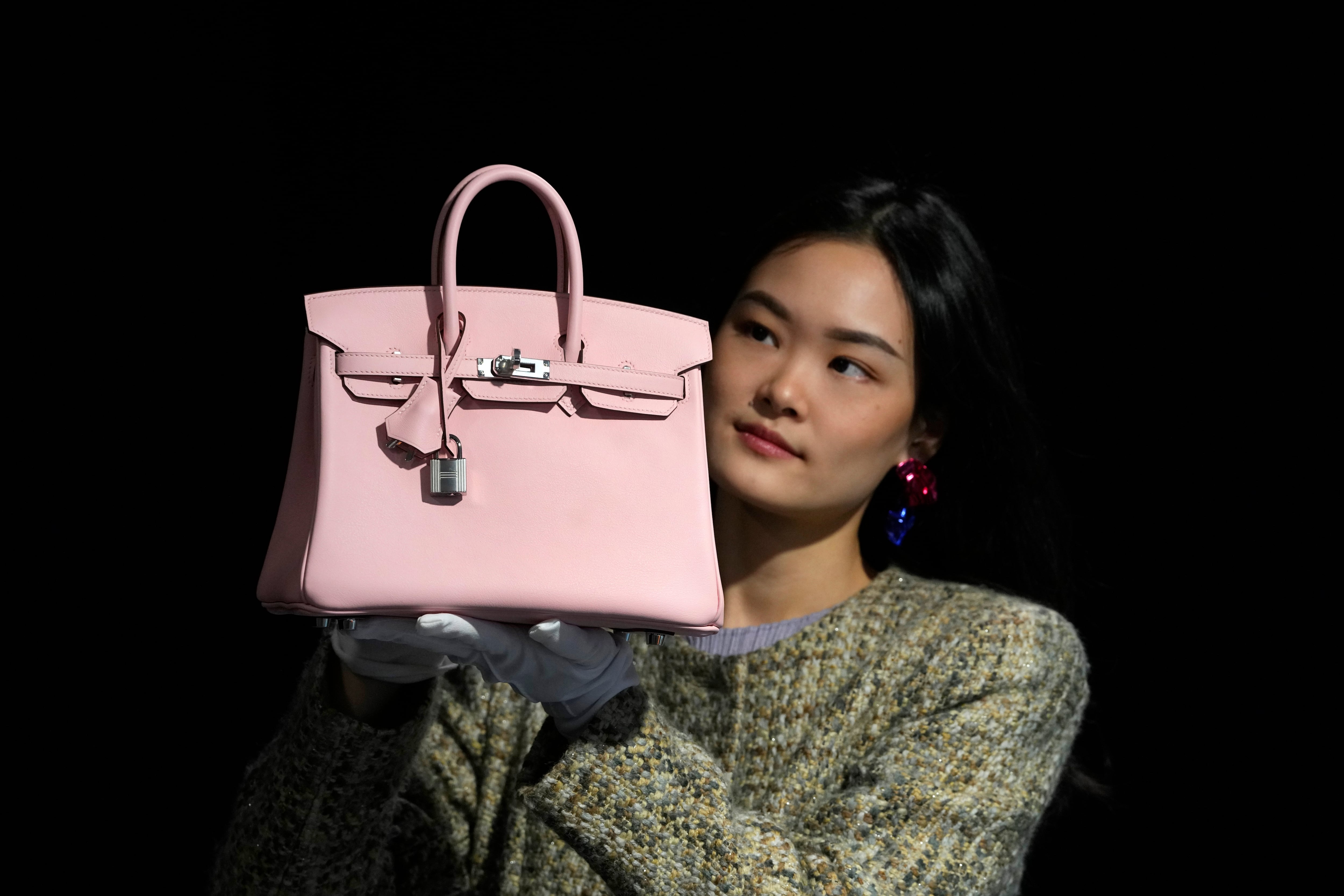 『エルメスまでも』高級品「最後の砦」揺らぐ…株価40%超急落
