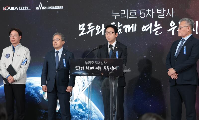 韓 저궤도 통신위성 0기…배경훈 “국산 발사체로는 목표 물량 다 못 올려”
