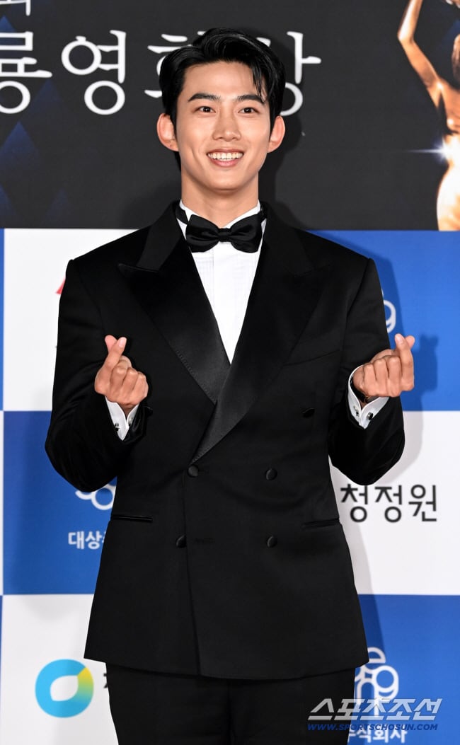 '캡틴 코리아' 옥택연, '김부장'서 강렬한 존재감 '눈도장'..특출의 좋은 예