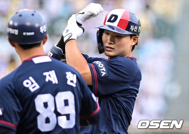 ‘삼성→두산’ 트레이드 대박→용병까지 방출했는데, 타율 0.095 무슨 일? 복덩이 감싼 사령탑 “1군 에이스급 공 언제 봤겠나”