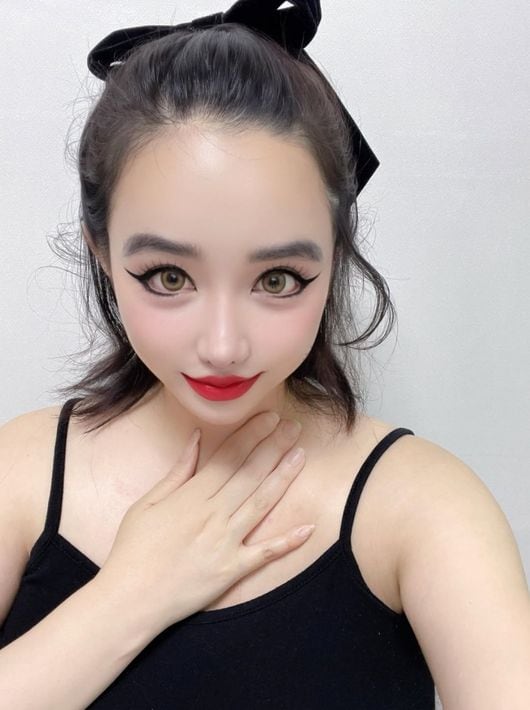 박봄, 또 몰라보게 달라진 비주얼..필터 의혹 산 '오버립'