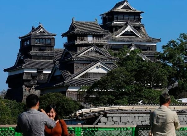 10년 전 상처 아물기도 전에… 일본 구마모토성, 규모 7.1 강진에 또 무너졌다