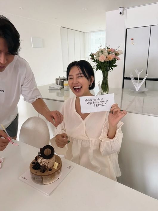 ‘송재희♥’ 지소연, 쓰러진 뒤 맞이한 마흔살 생일..“당연했던 하루 감사해”
