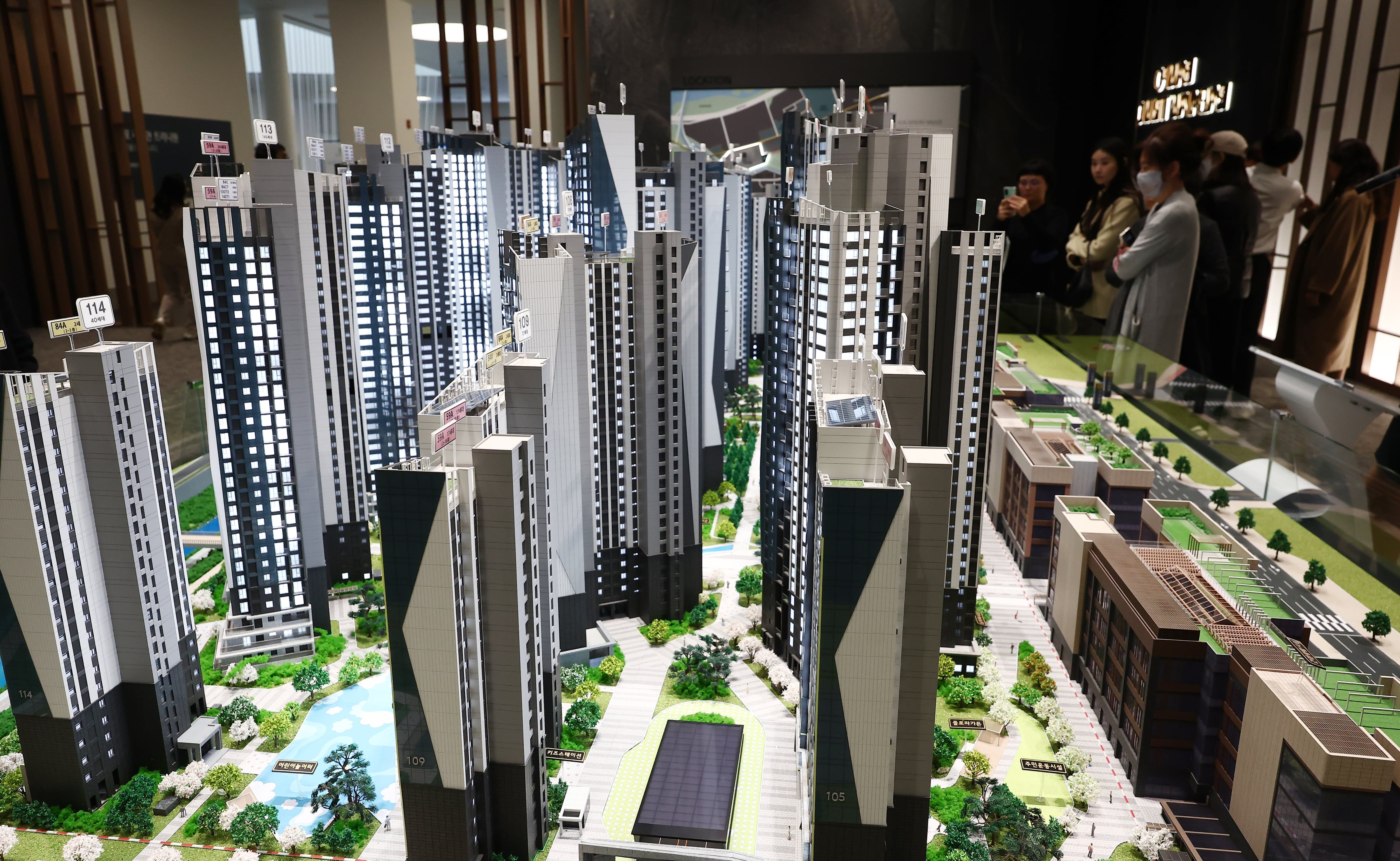 웹사이트상위노출 홈페이지상위노출 사이트상위노출반포래미안트리니원 청약 238대 1…분당티에르원도 세 자릿수 경쟁률