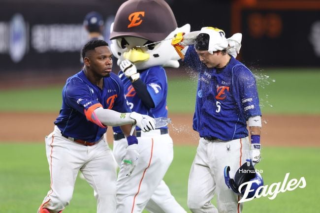 '삼진-삼진-삼진' 그러나 마지막은 달랐다, 데뷔 첫 끝내기타 주인공 "대타로 바뀔 줄 알았는데…"